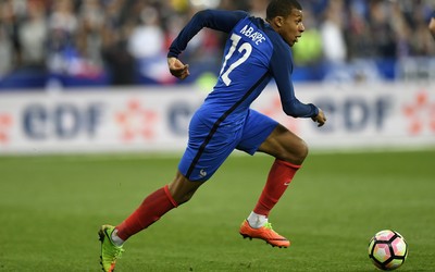 球探体育动态-B席这传球太准